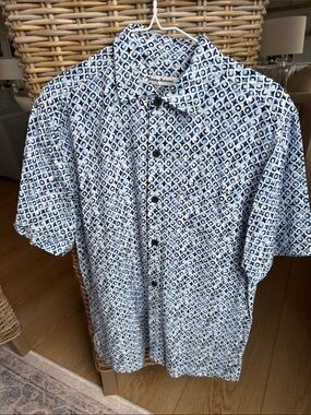 Tommy Bahama White and Blue Geometric Camp‑Collar Short‑Sleeve Shirt